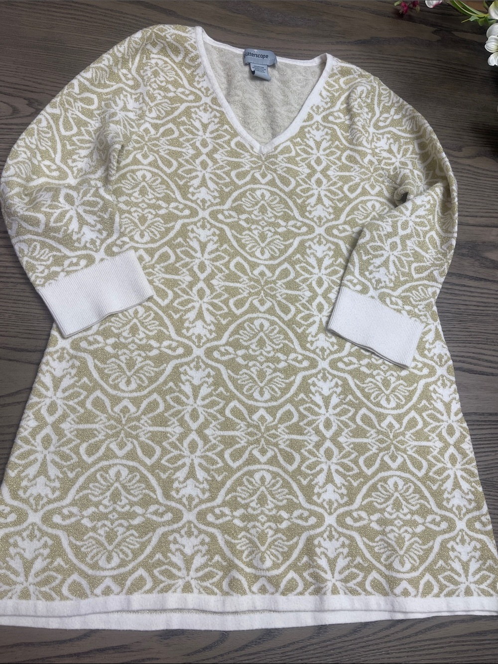 Glitterscope Creamy White V-Neck Patterned Knit Lurex Gold Sweater